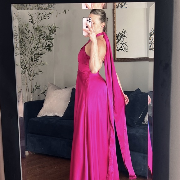 Elegant Fuchsia Evening Gown - Picture 3 of 12